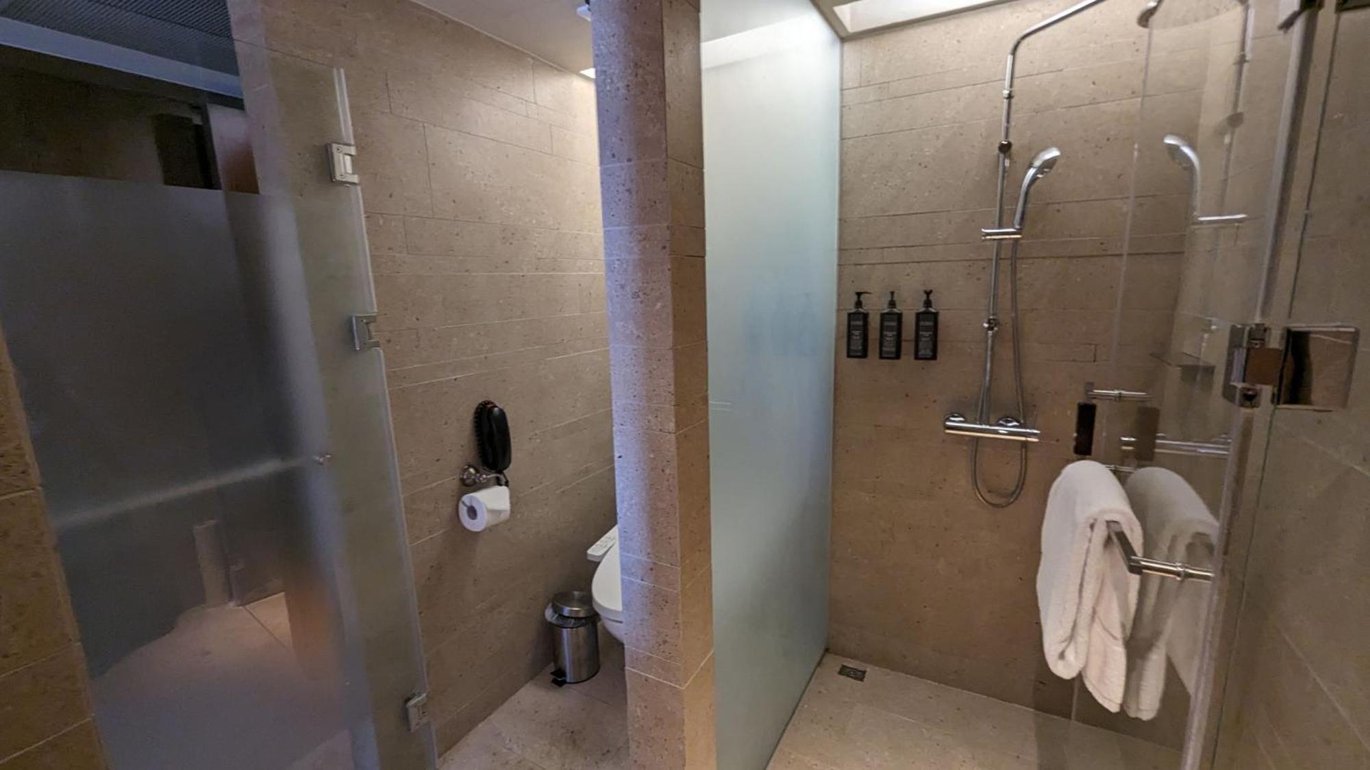 Sheraton Taitung Hotel Dış mekan fotoğraf Bathroom of a First Suite