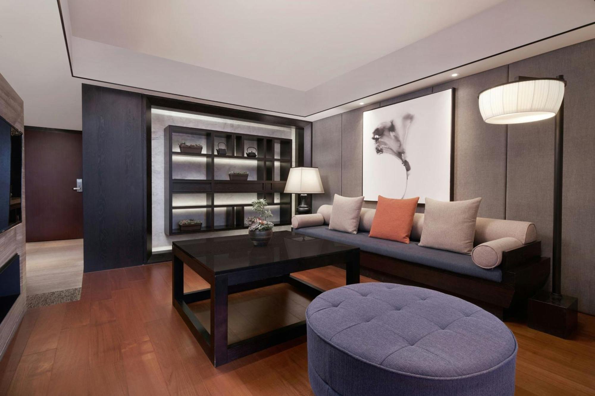 Sheraton Taitung Hotel Dış mekan fotoğraf A living room at the Mandarin Oriental, Hong Kong