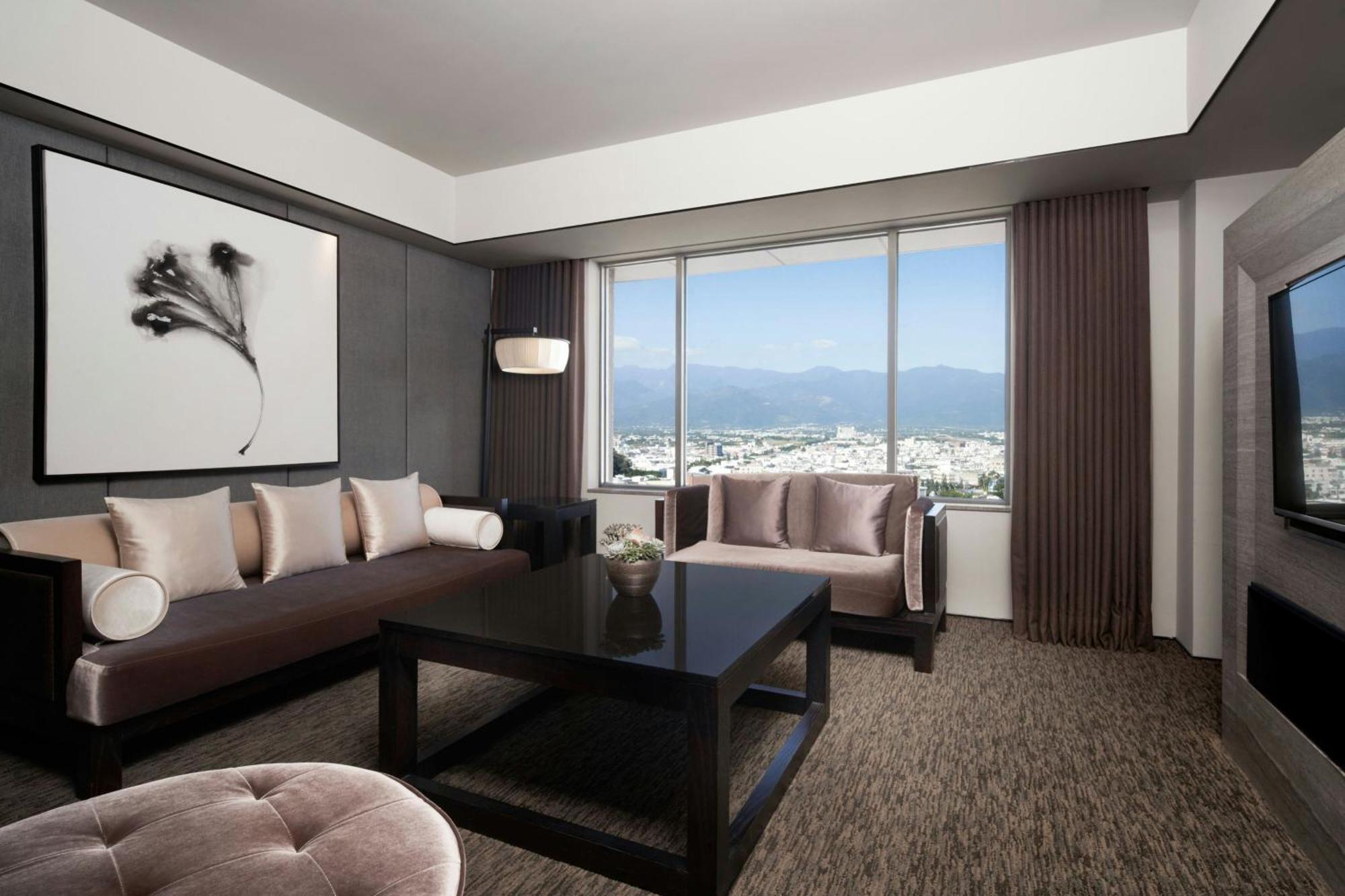 Sheraton Taitung Hotel Dış mekan fotoğraf A suite at the MGM Grand