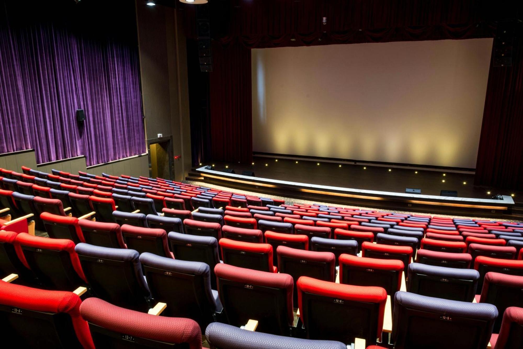 Sheraton Taitung Hotel Dış mekan fotoğraf The interior of the 2007-built theater
