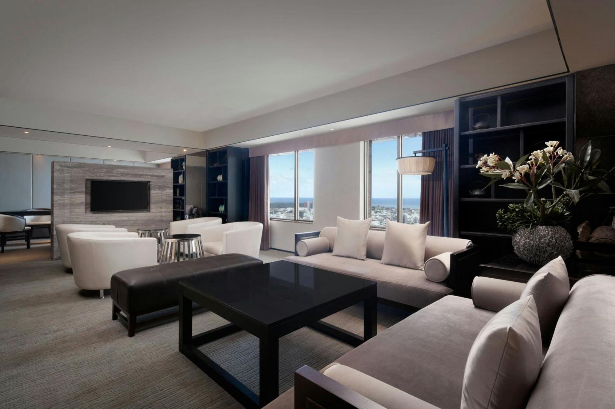 Sheraton Taitung Hotel Dış mekan fotoğraf A living room in a suite at the Ritz-Carlton, Dubai