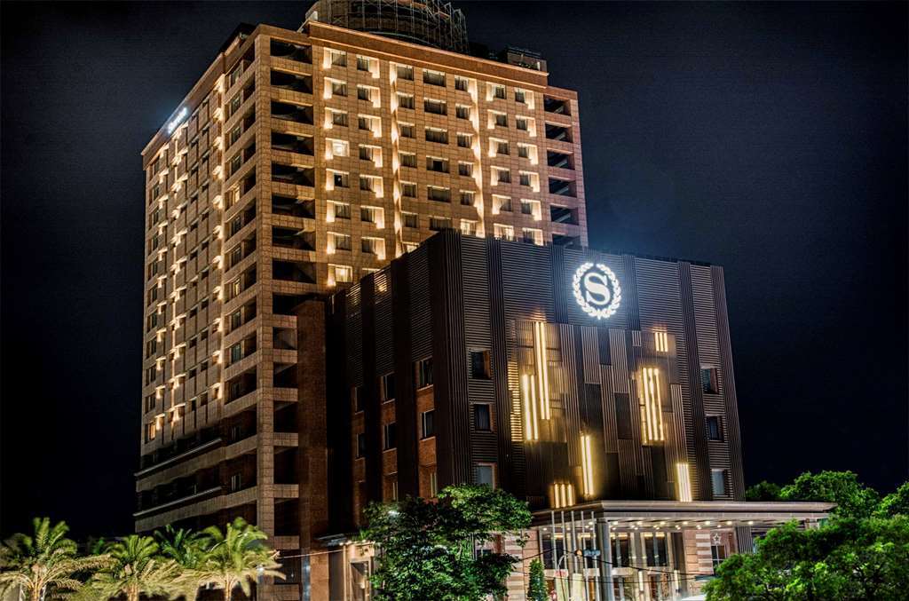 Sheraton Taitung Hotel Dış mekan fotoğraf The hotel at night
