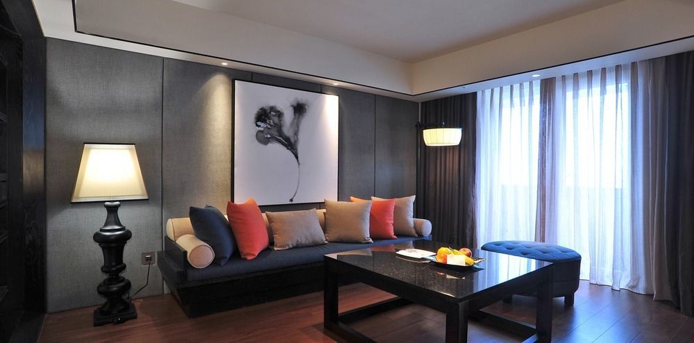 Sheraton Taitung Hotel Dış mekan fotoğraf A living room in a suite at The Park, New Delhi