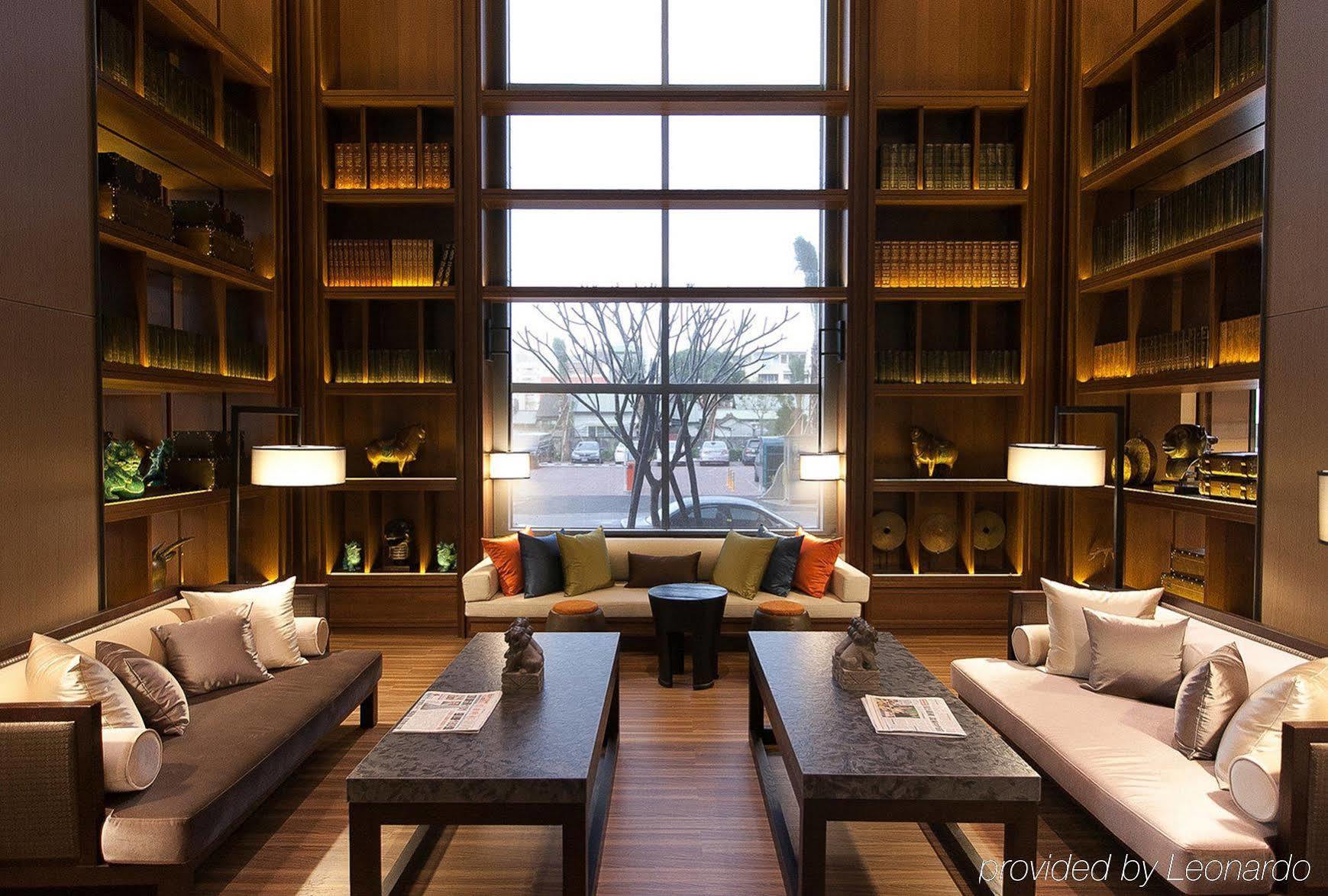 Sheraton Taitung Hotel Dış mekan fotoğraf Library at The Temple House
